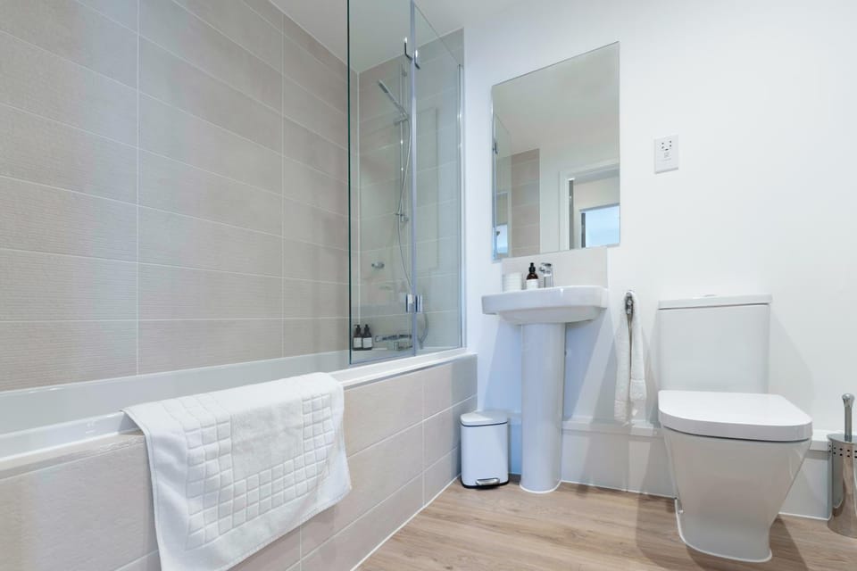 Shower, Toilet, Bathroom, towels