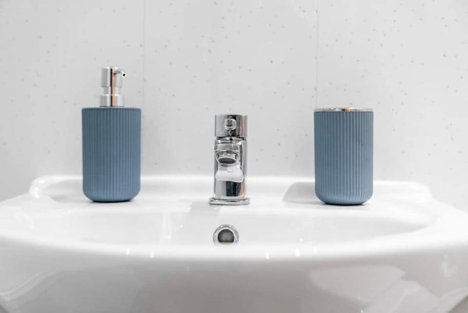 Central Kirkintilloch 2 Bed App Apartment in Scotland