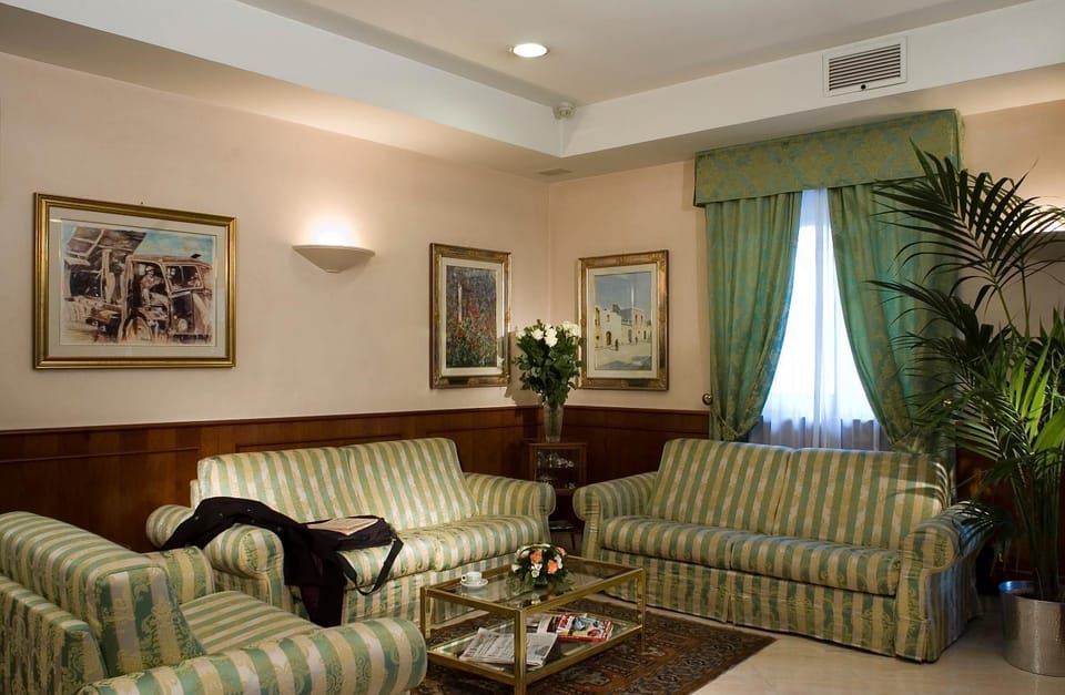 Communal lounge/ TV room, Lounge or bar