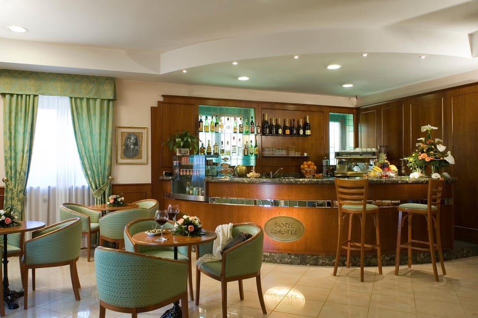 Communal lounge/ TV room, Lounge or bar