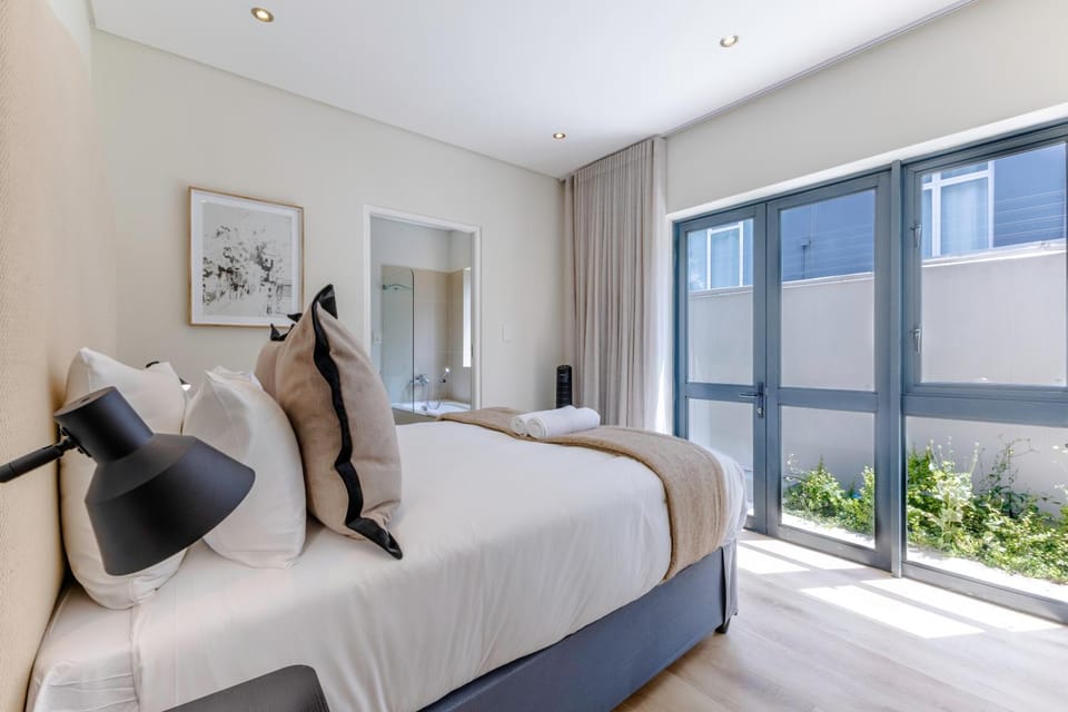 6B on Highworth House in Sea Point