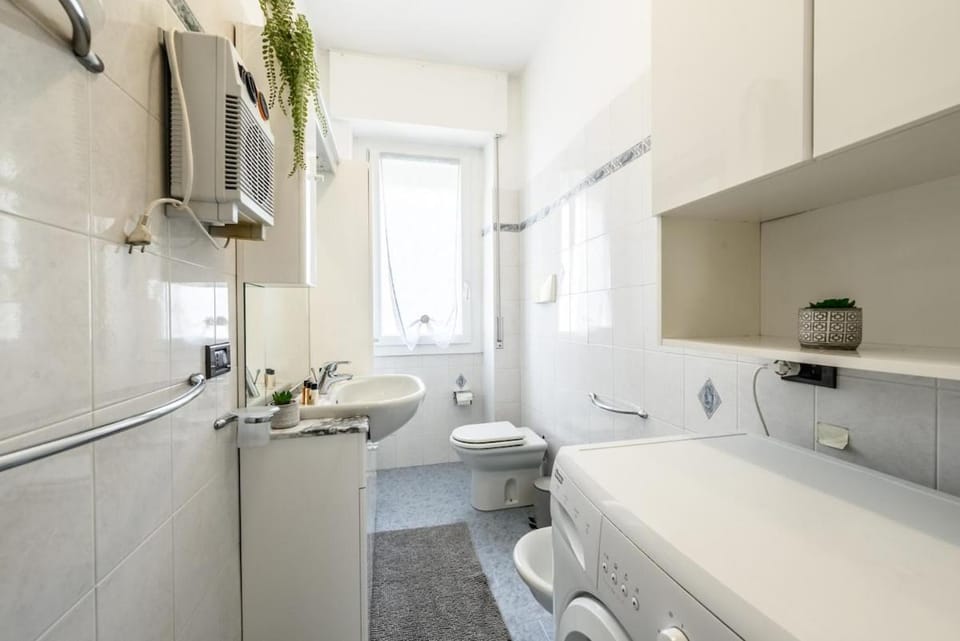 Shower, Toilet, Bathroom, Bath, towels