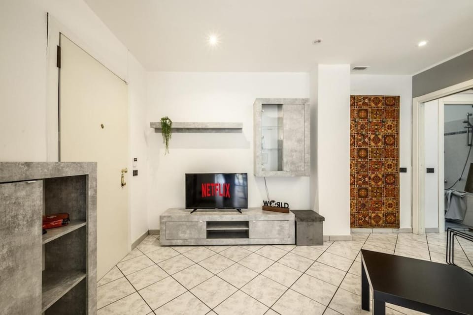 Communal lounge/ TV room, TV and multimedia, Living room, Seating area, Evening entertainment