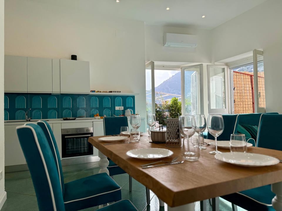 Kitchen or kitchenette, Living room, Seating area