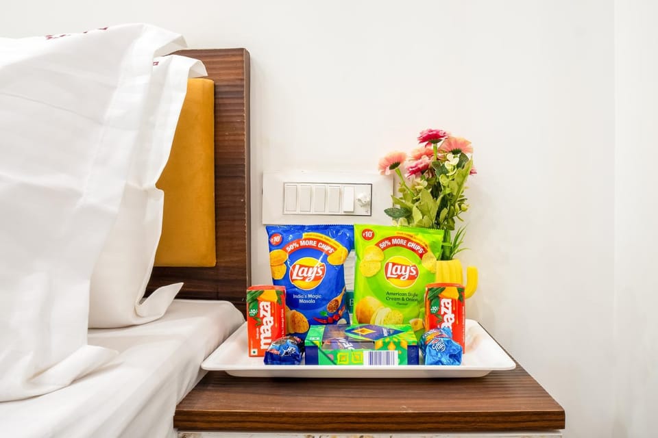 Bed, Bedroom, Food, Breakfast