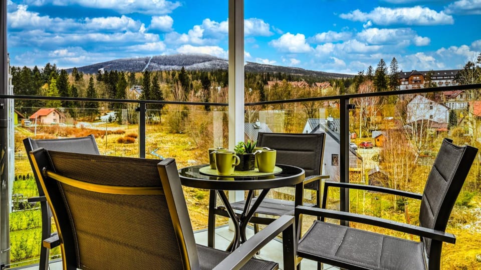 Balcony/Terrace, Mountain view