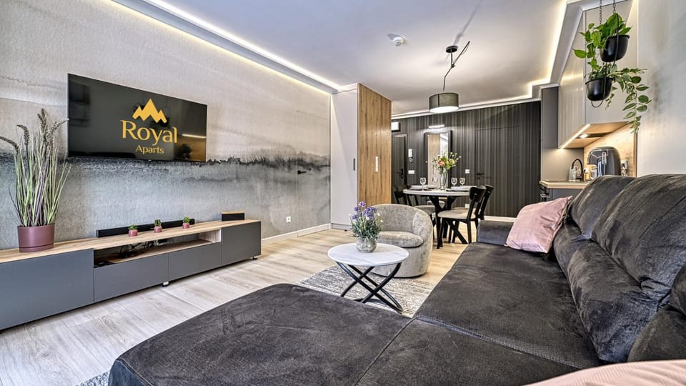 TV and multimedia, Seating area, Dining area