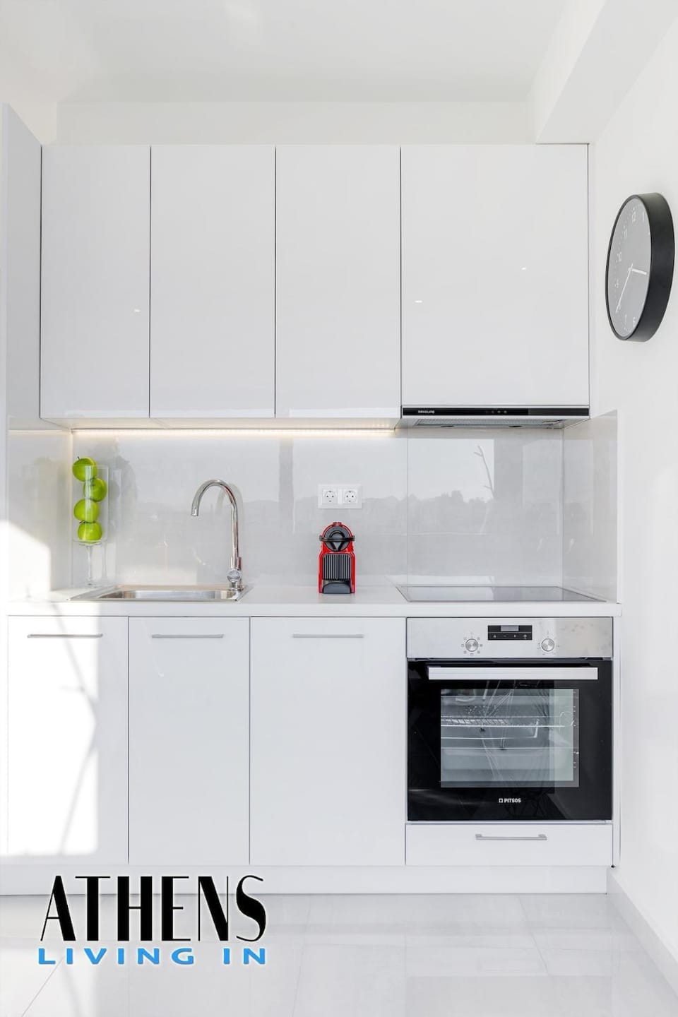 Kitchen or kitchenette, dishwasher, oven