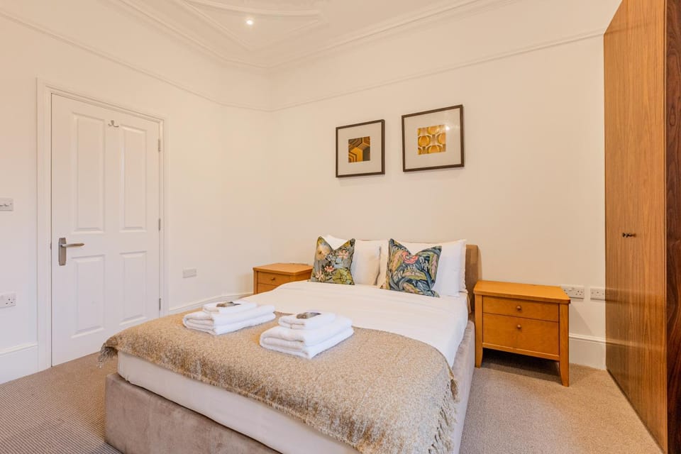 Bed, Bedroom, wardrobe
