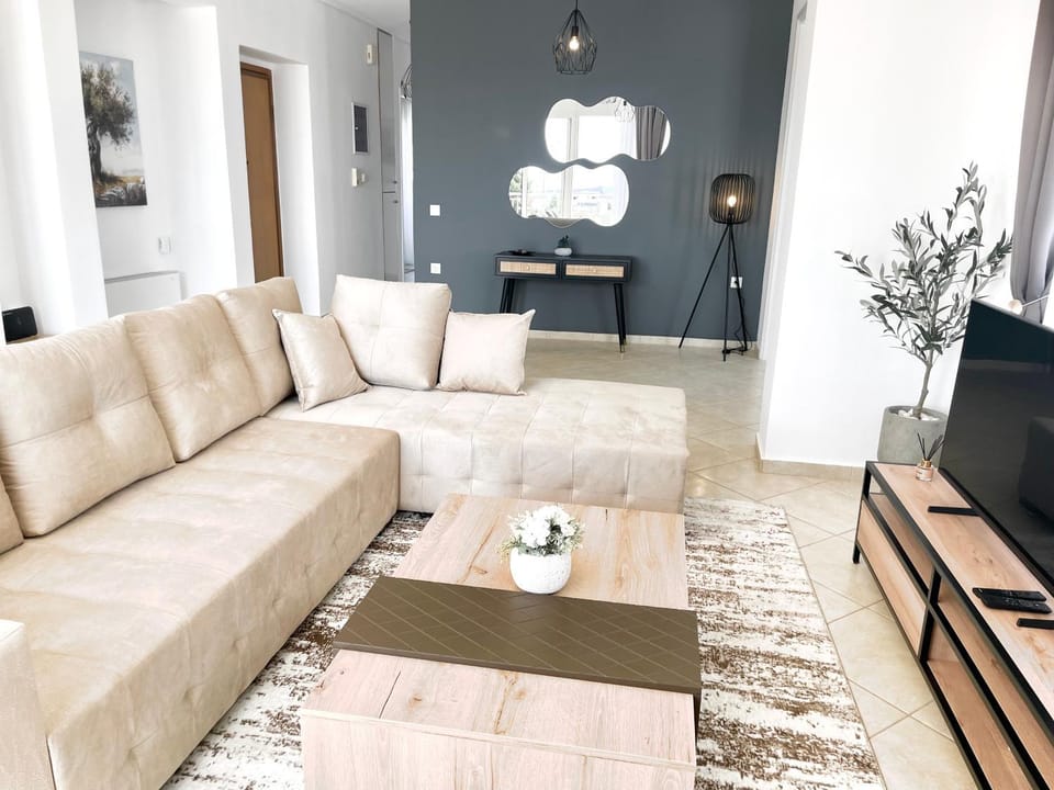 TV and multimedia, Living room, Seating area, Evening entertainment, internet