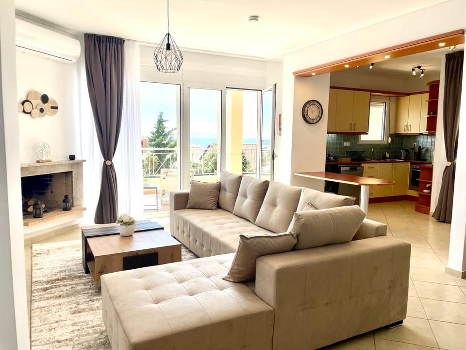 TV and multimedia, Kitchen or kitchenette, Living room, Seating area