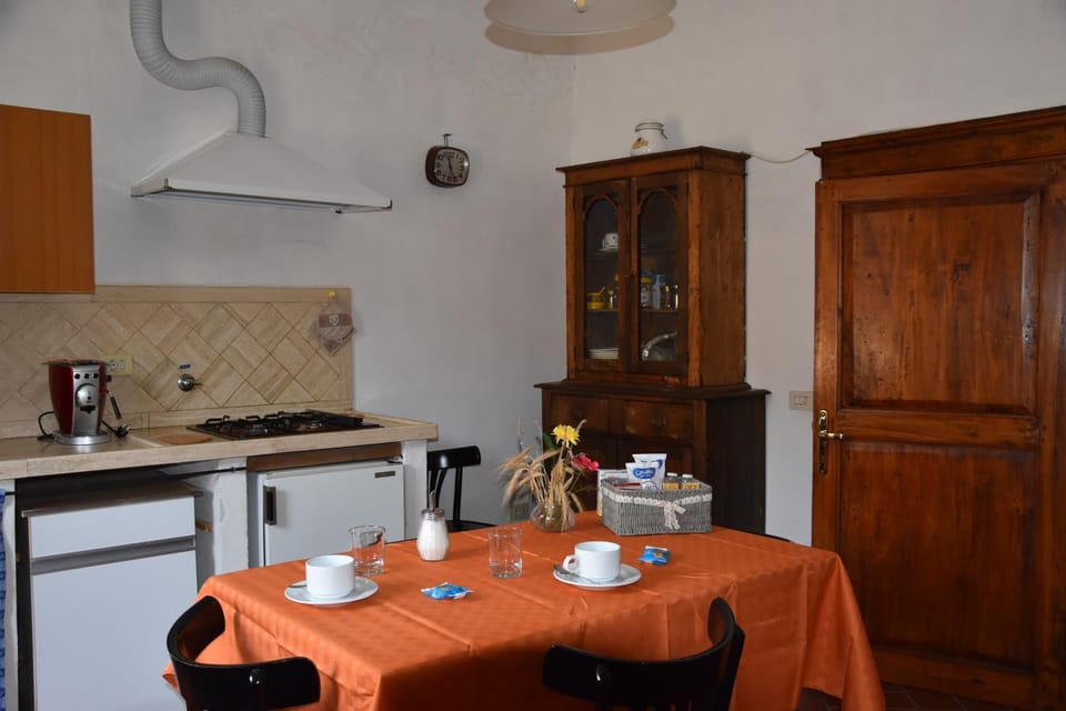 Kitchen or kitchenette, Italian breakfast