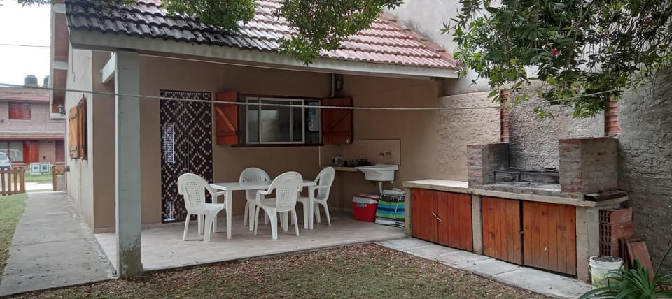 Santos House in Santa Clara del Mar