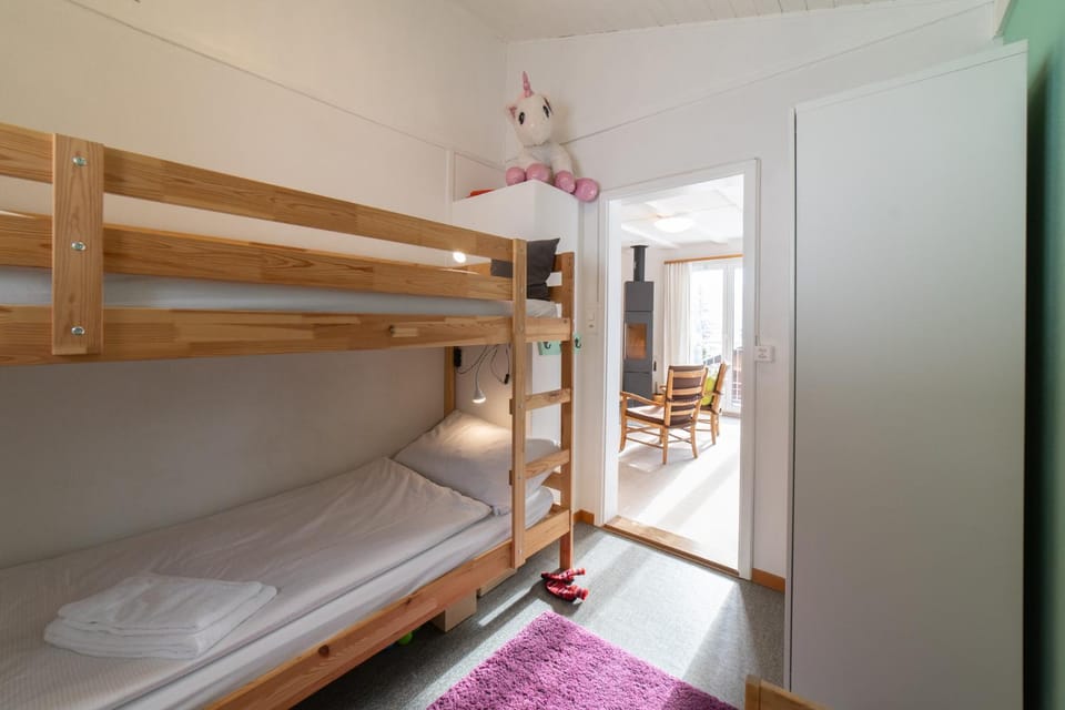 Bedroom, bunk bed