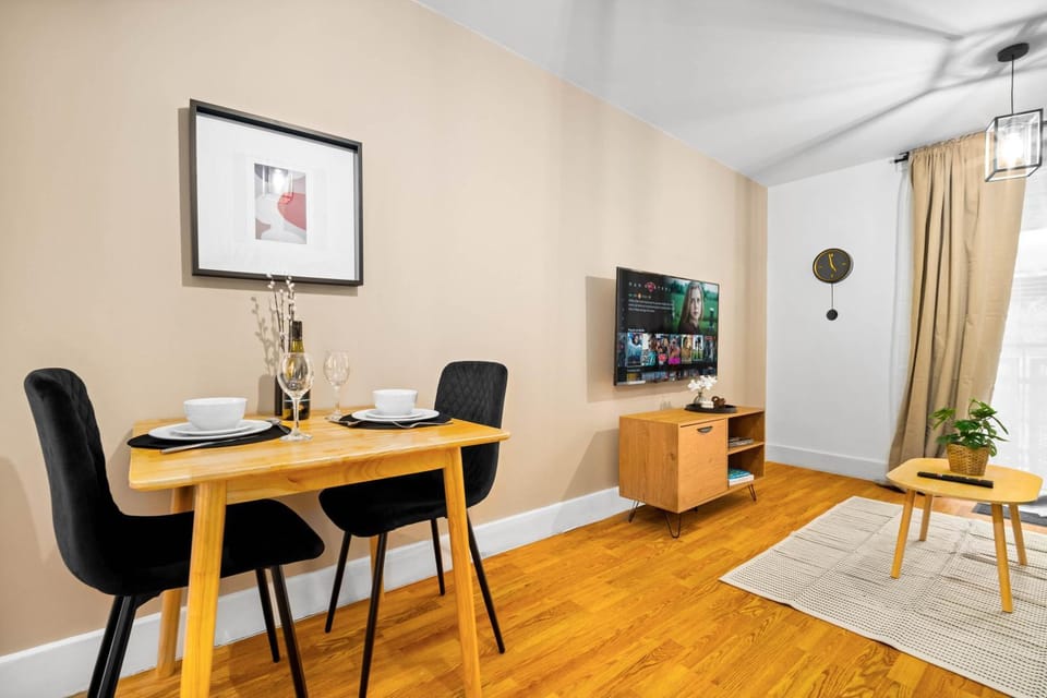 TV and multimedia, Living room, Dining area