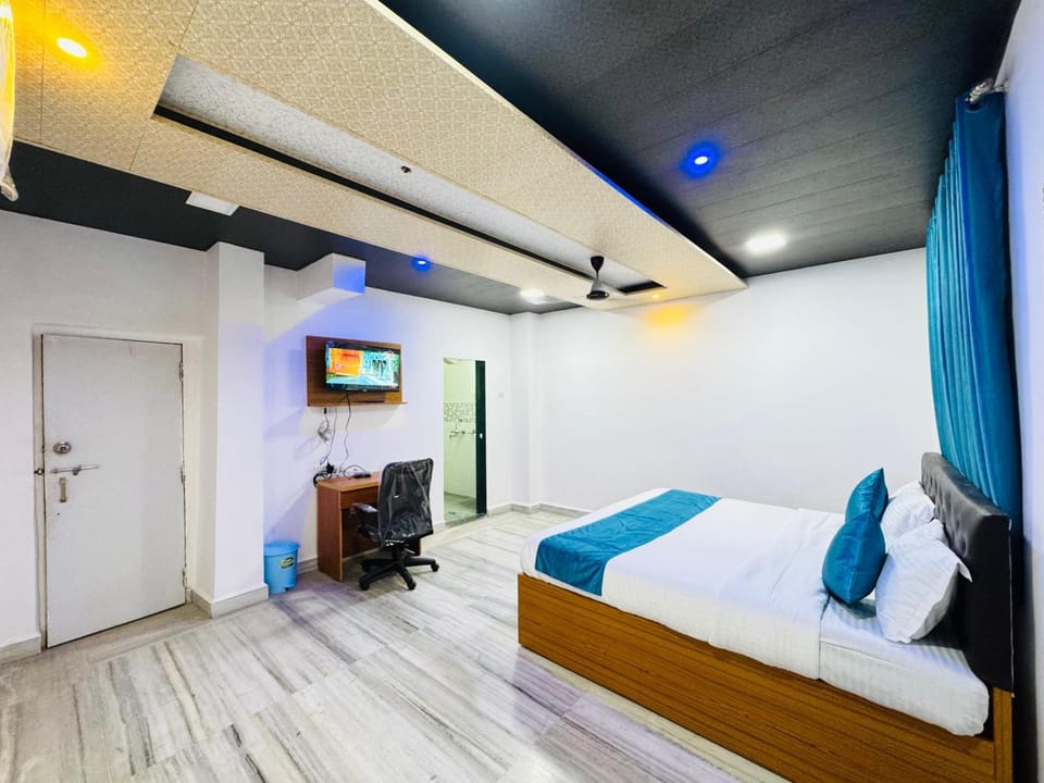 Communal lounge/ TV room, Bed, TV and multimedia, Photo of the whole room, Evening entertainment, Bedroom, air conditioner