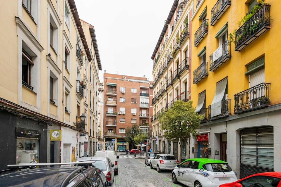 Flat in Embajadores FOU Apartment in Centro
