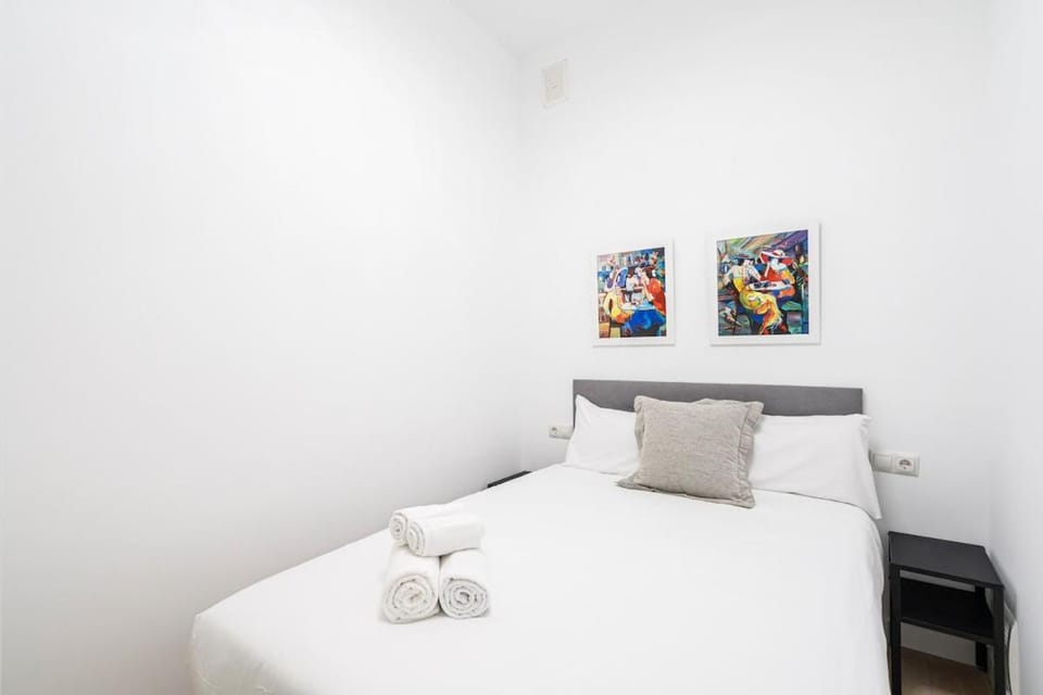 Flat in Embajadores FOU Apartment in Centro