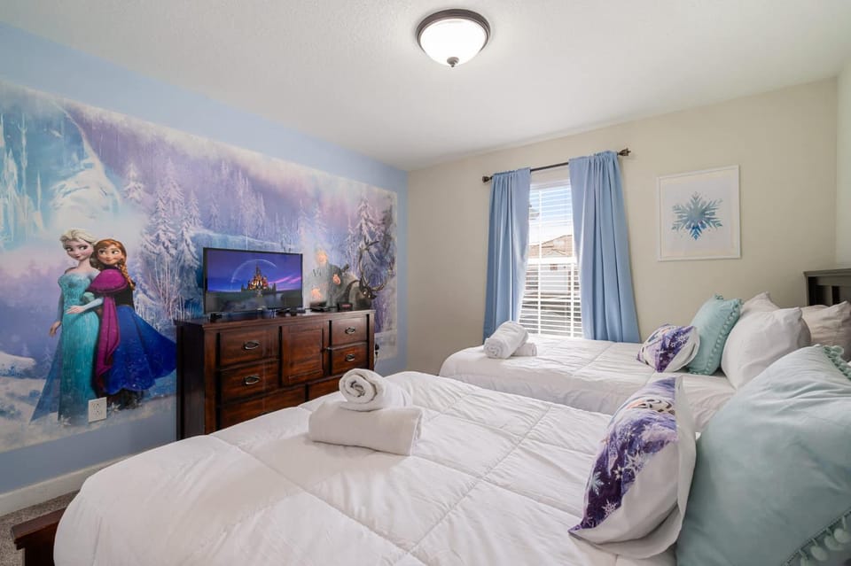 Cozy house w private pool & BBQ House in Kissimmee