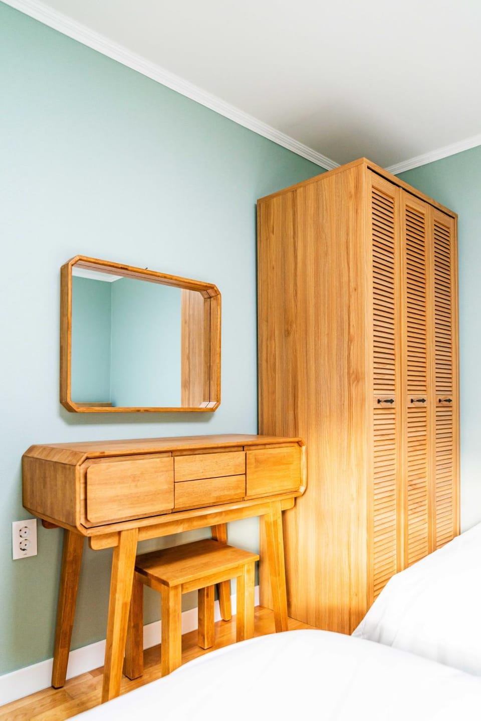 wardrobe
