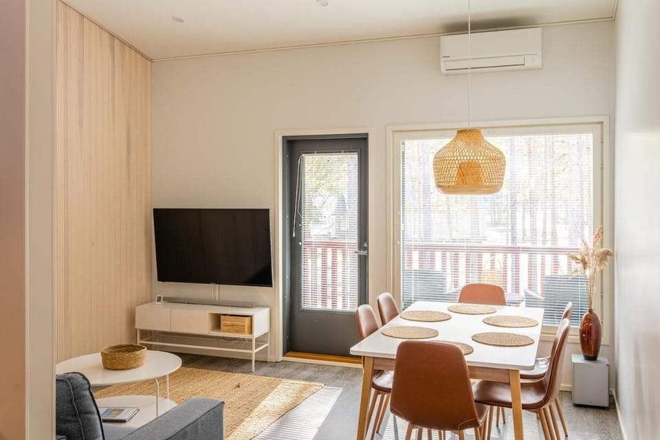 TV and multimedia, Living room, Dining area, air conditioner