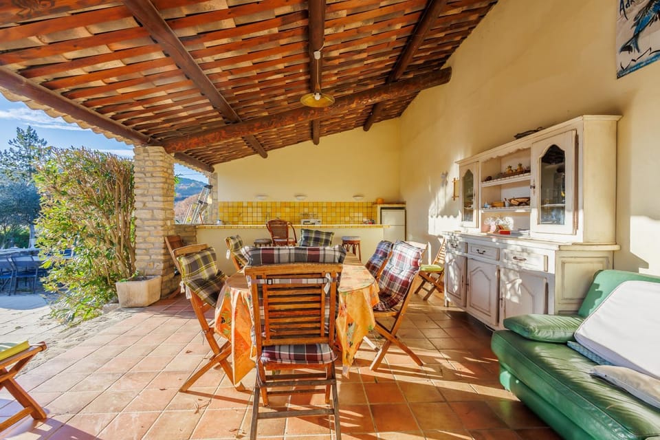 Patio, Dining area