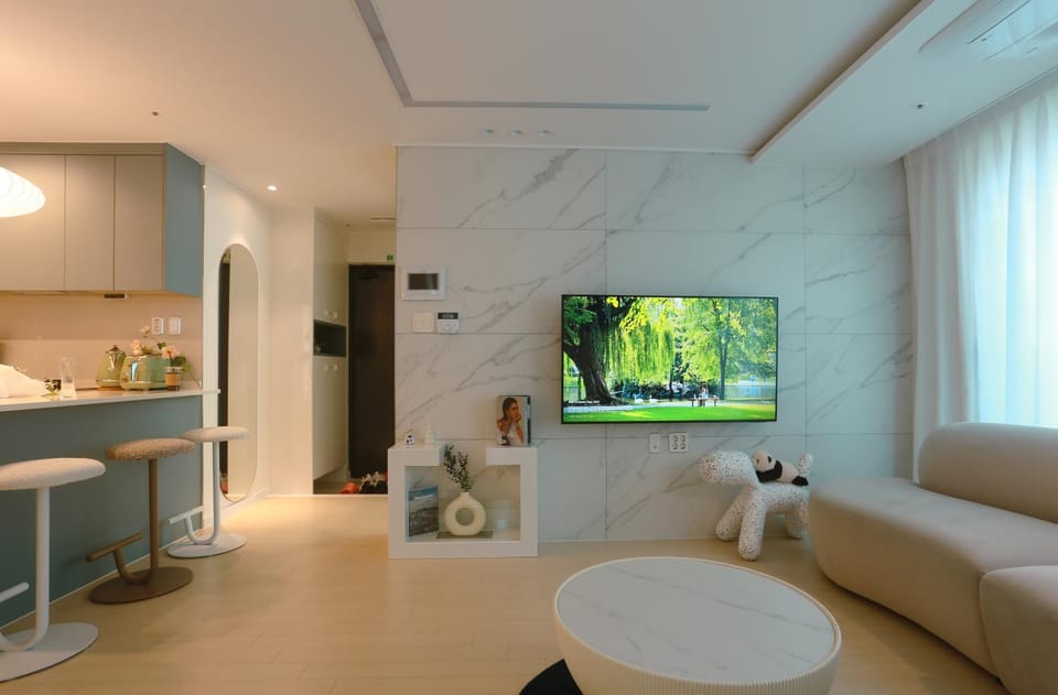 Communal lounge/ TV room, Living room