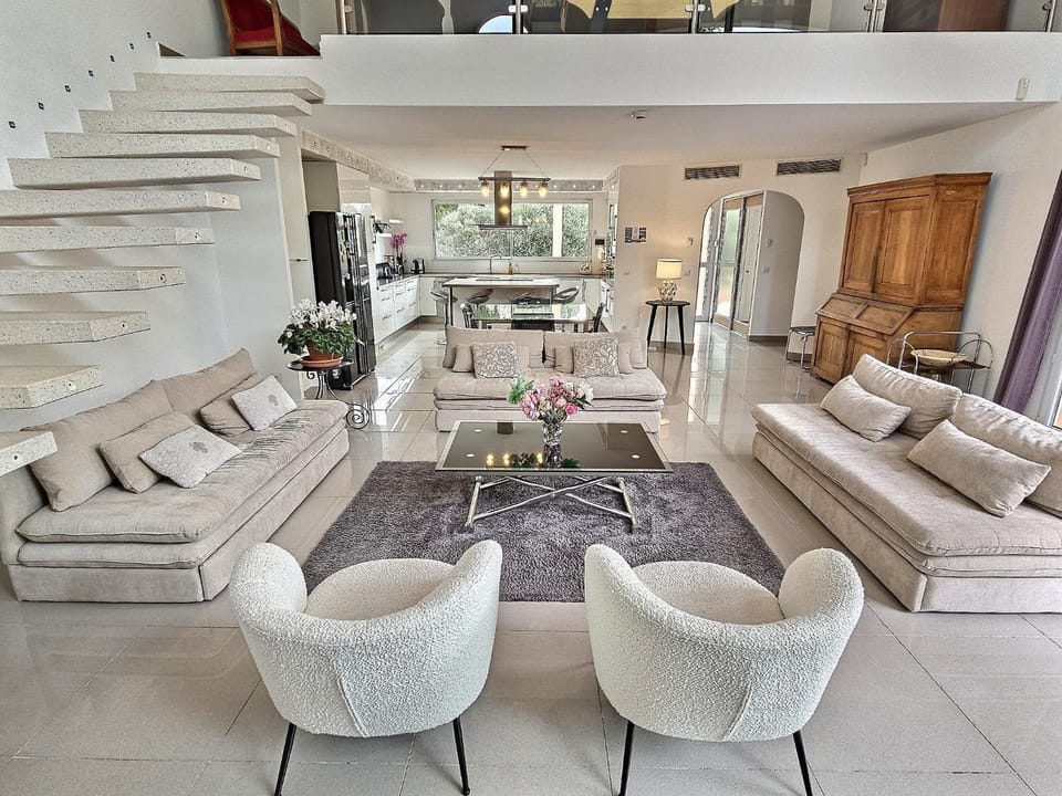 Communal lounge/ TV room, Seating area