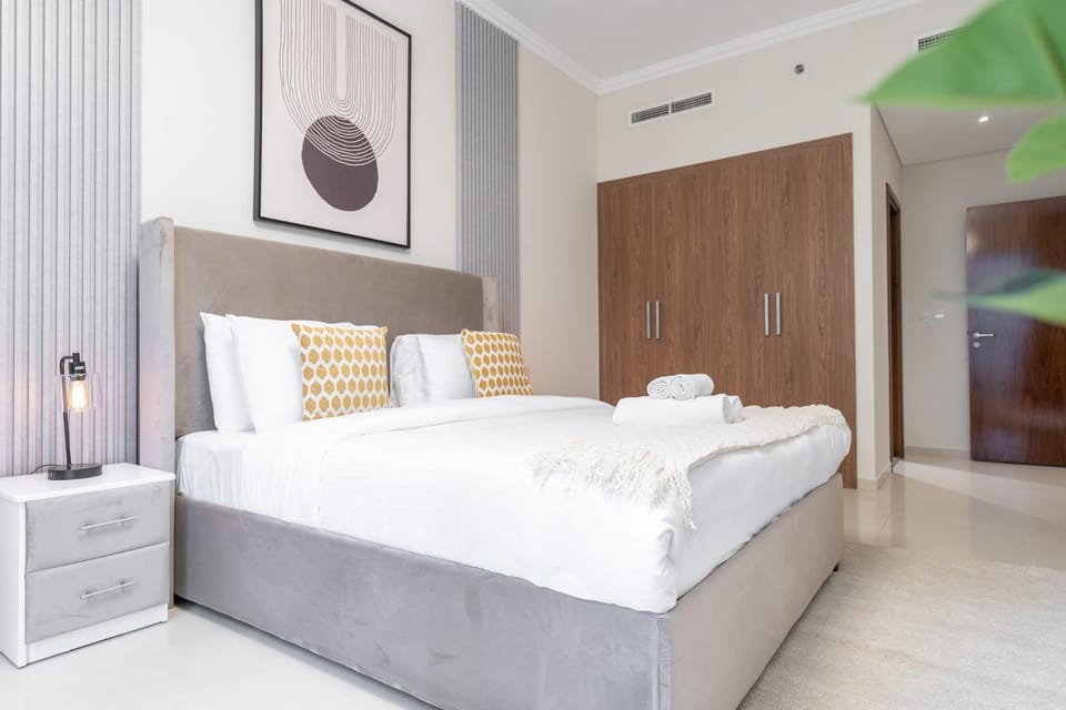 Bedroom, towels