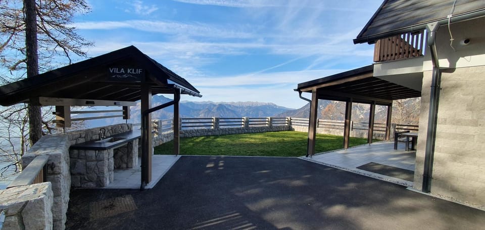 Property building, Patio, Balcony/Terrace, Mountain view