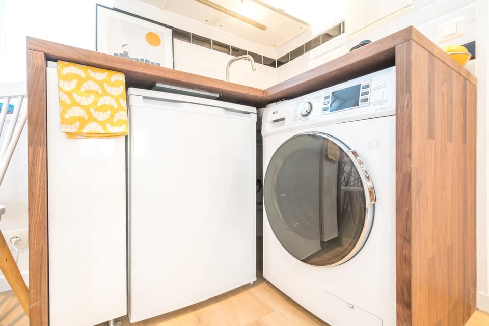 Kitchen or kitchenette, washing machine, dryer