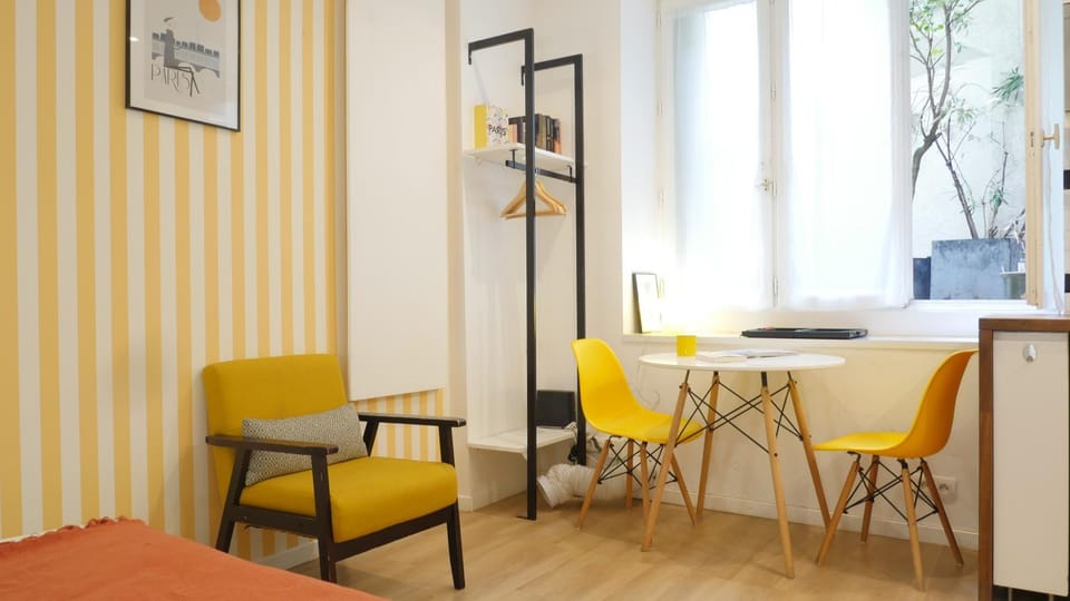 Quiet & Cosy Studio near Eiffel Tower Apartment in Paris