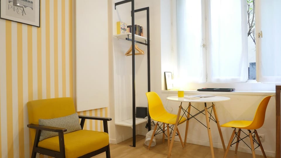 Quiet & Cosy Studio near Eiffel Tower Apartment in Paris