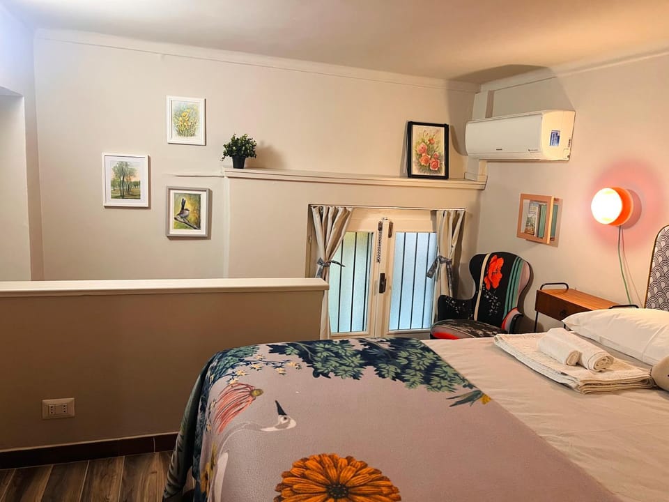 Bedroom, air conditioner