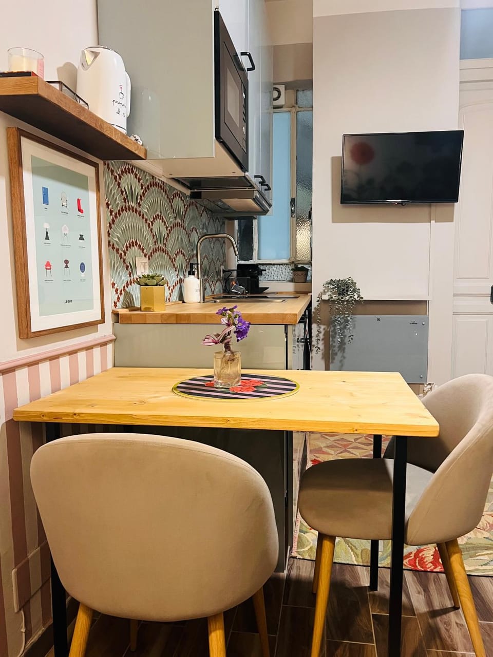Seating area, Dining area