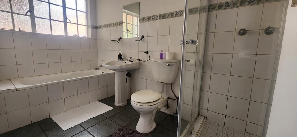 Shower, Toilet, Bathroom, Bath, towels