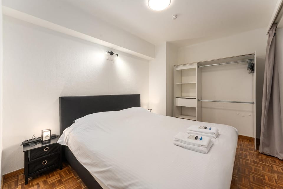 Bed, Photo of the whole room, Bedroom, towels