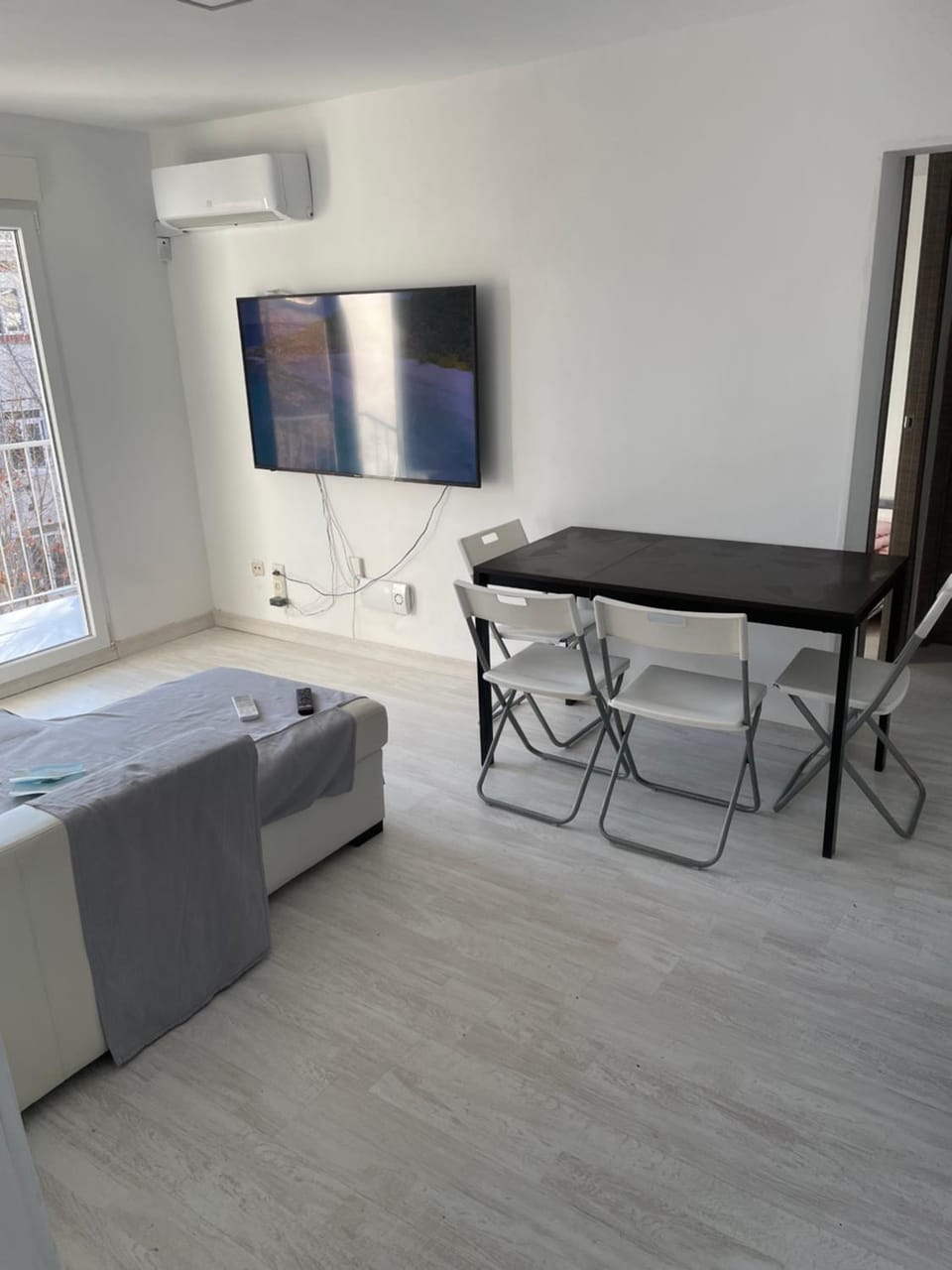 Apartamento luminoso en Rocafort Apartment in Madrid