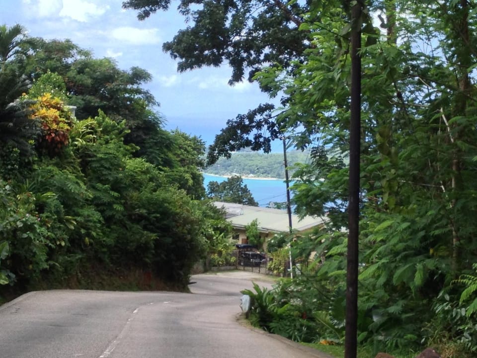 Nearby landmark, Off site, Day, Neighbourhood, Mountain view