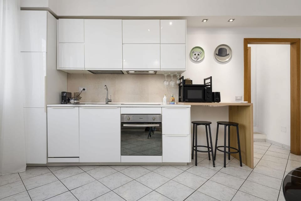 Coffee/tea facilities, Kitchen or kitchenette, dishwasher, oven, stove, toaster