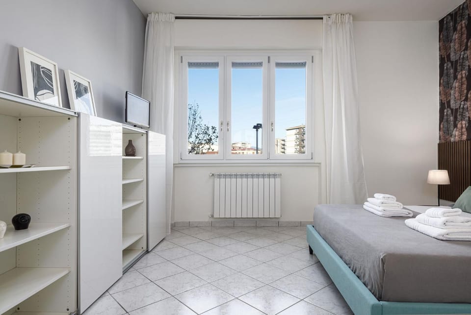 Photo of the whole room, Bedroom, towels