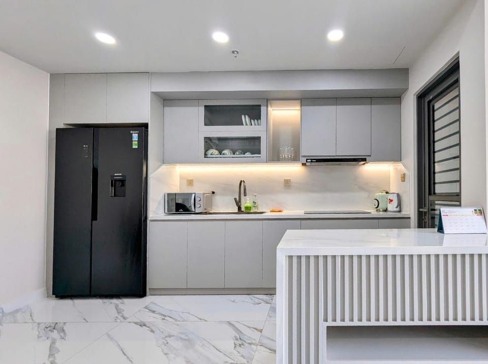 Kitchen or kitchenette, minibar, oven, stove