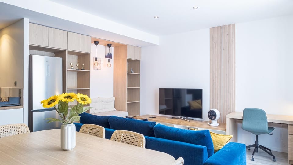 TV and multimedia, Living room, Seating area, Dining area