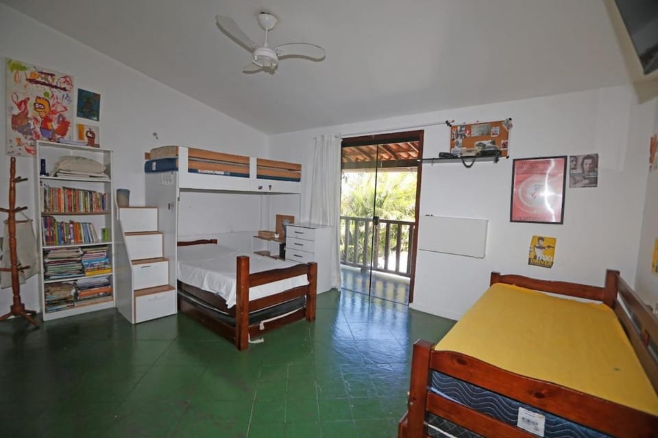 Bed, Library, Photo of the whole room, Bedroom, bunk bed, fireplace