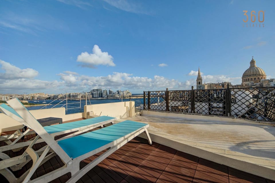 Patio, Nearby landmark, Day, Natural landscape, View (from property/room), Balcony/Terrace, City view, Pool view, Sea view, Swimming pool, sunbed