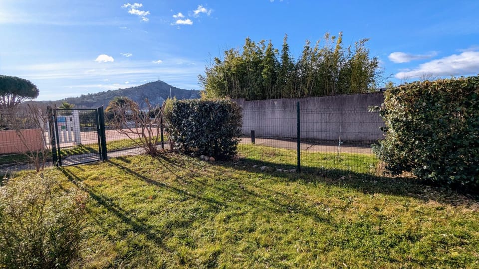 Bel appartement T3 avec jardin privatif et piscine commune Apartment in Provence-Alpes-Côte d'Azur