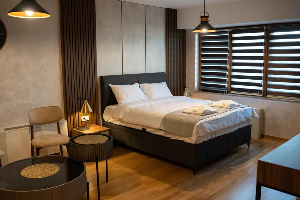 Bed, Photo of the whole room, Bedroom, towels