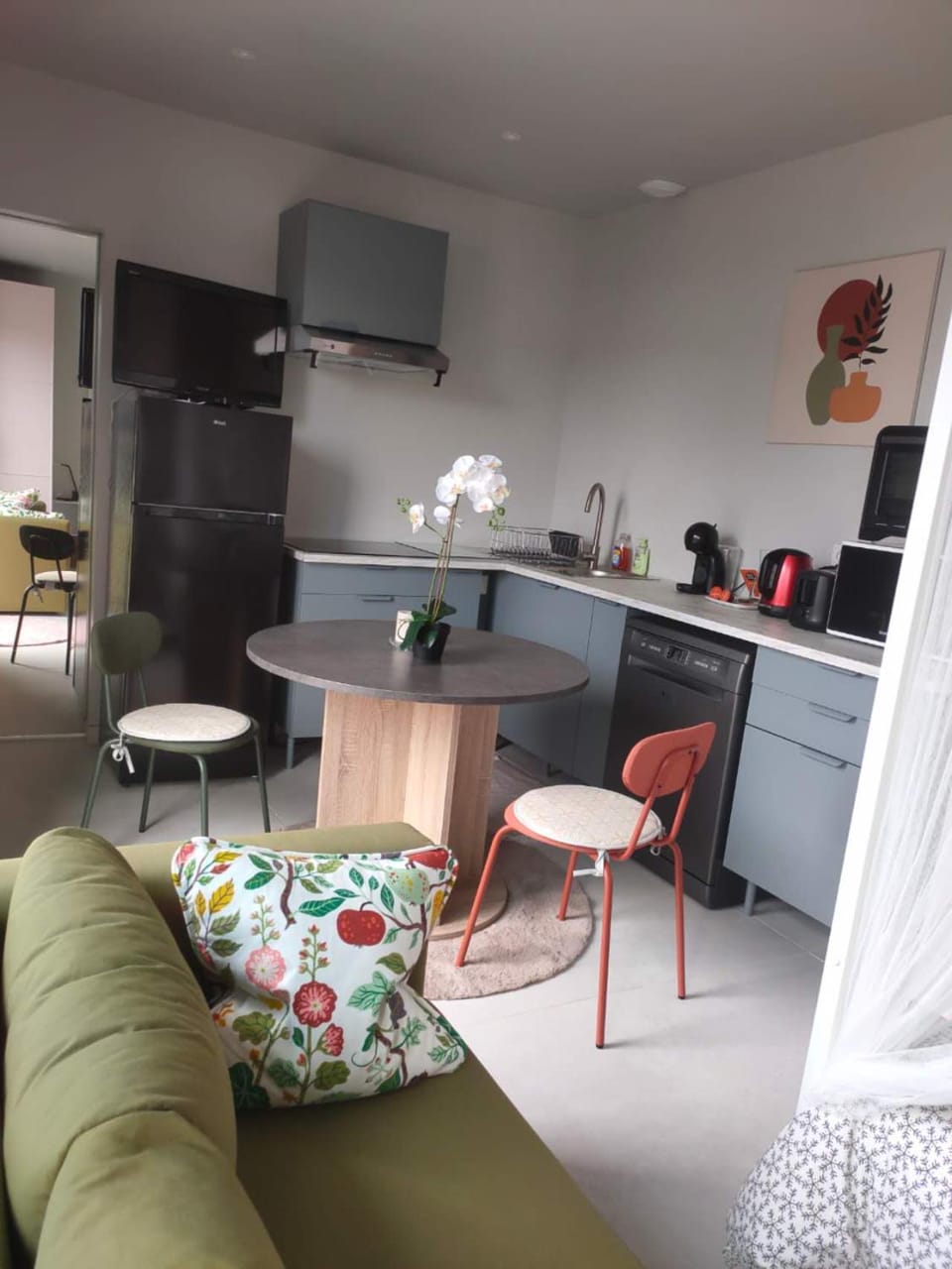 Kitchen or kitchenette, Living room, Dining area, oven, stove