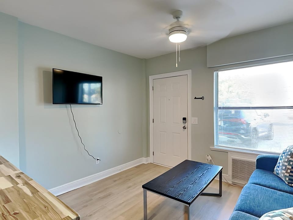 TV and multimedia, Living room, Seating area, furniture