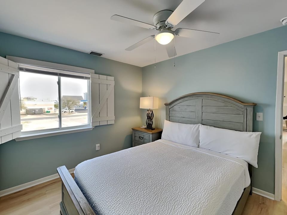 PC Beach Retreat B Apartment in Lower Grand Lagoon